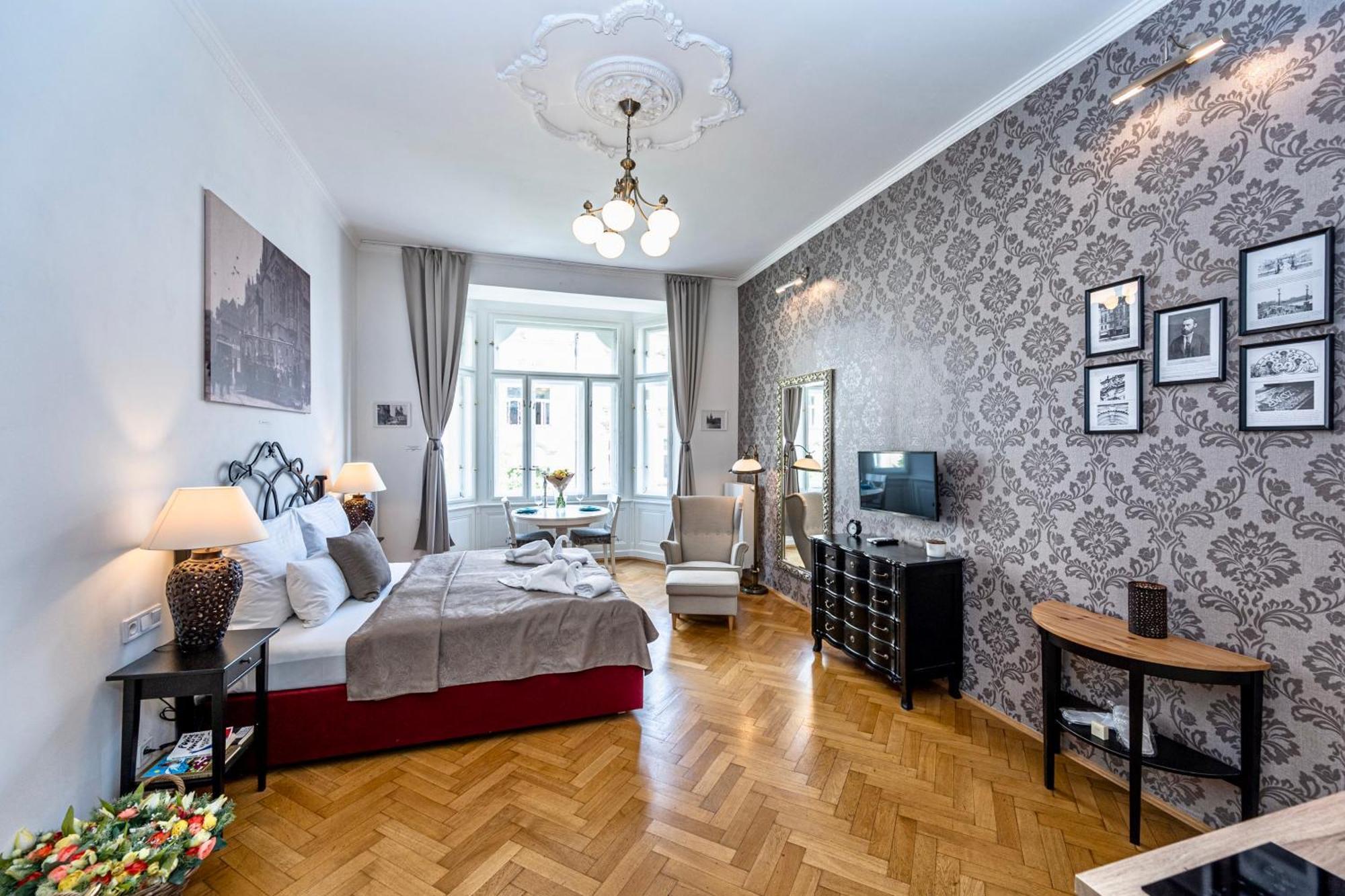 The Old Town Square & Parizska Apartments Praha Bagian luar foto
