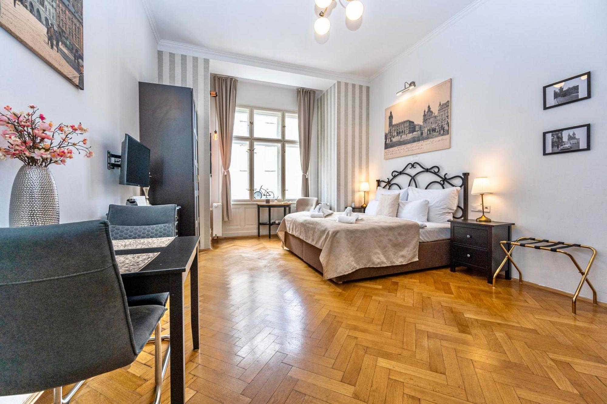 The Old Town Square & Parizska Apartments Praha Bagian luar foto