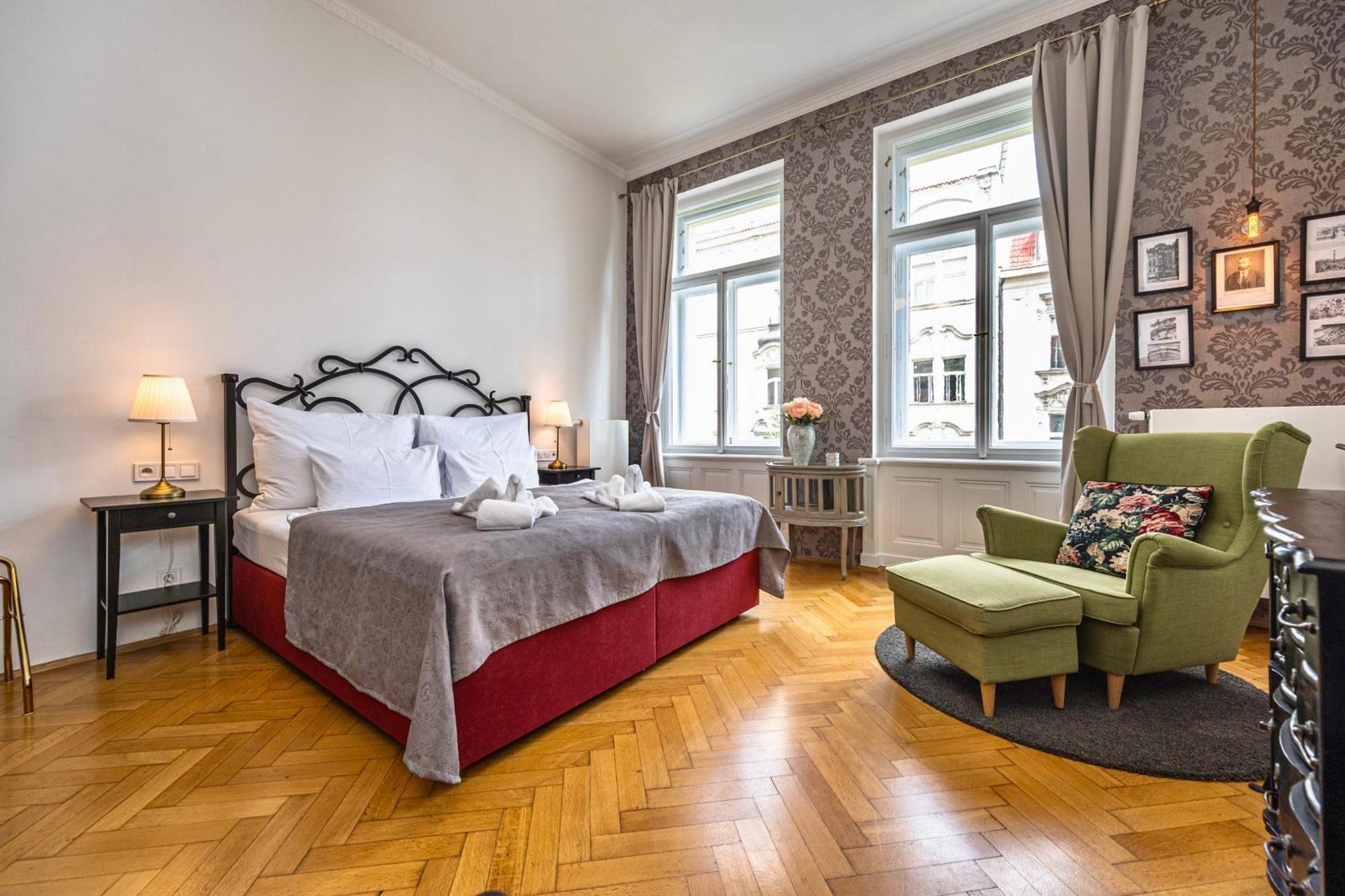 The Old Town Square & Parizska Apartments Praha Bagian luar foto