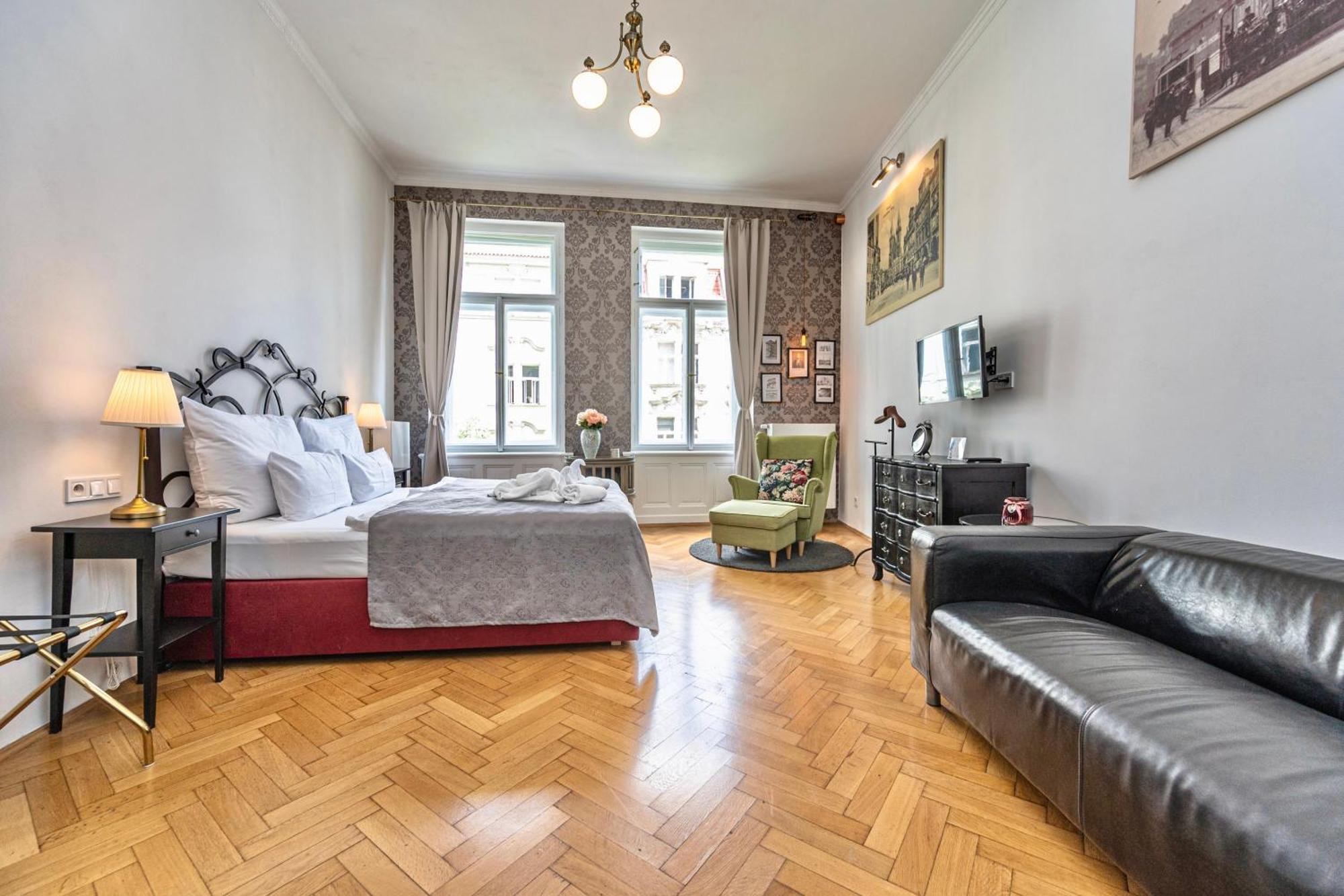 The Old Town Square & Parizska Apartments Praha Bagian luar foto